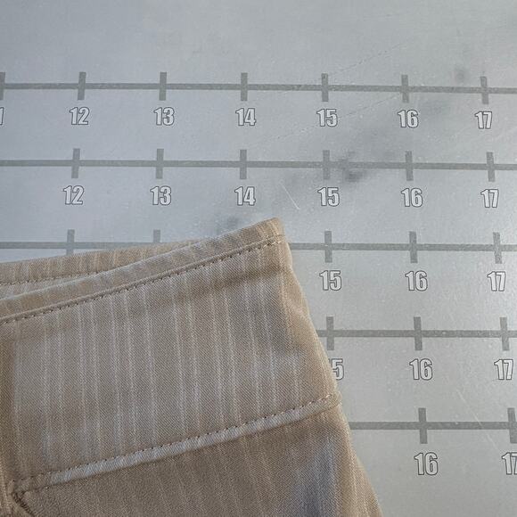 Vintage Nike Golf Shorts Womens 4 Tan Striped Chino Stretch Lightweight 10" - Picture 6 of 7